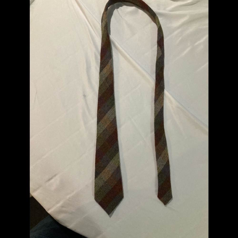 J Hanly tie